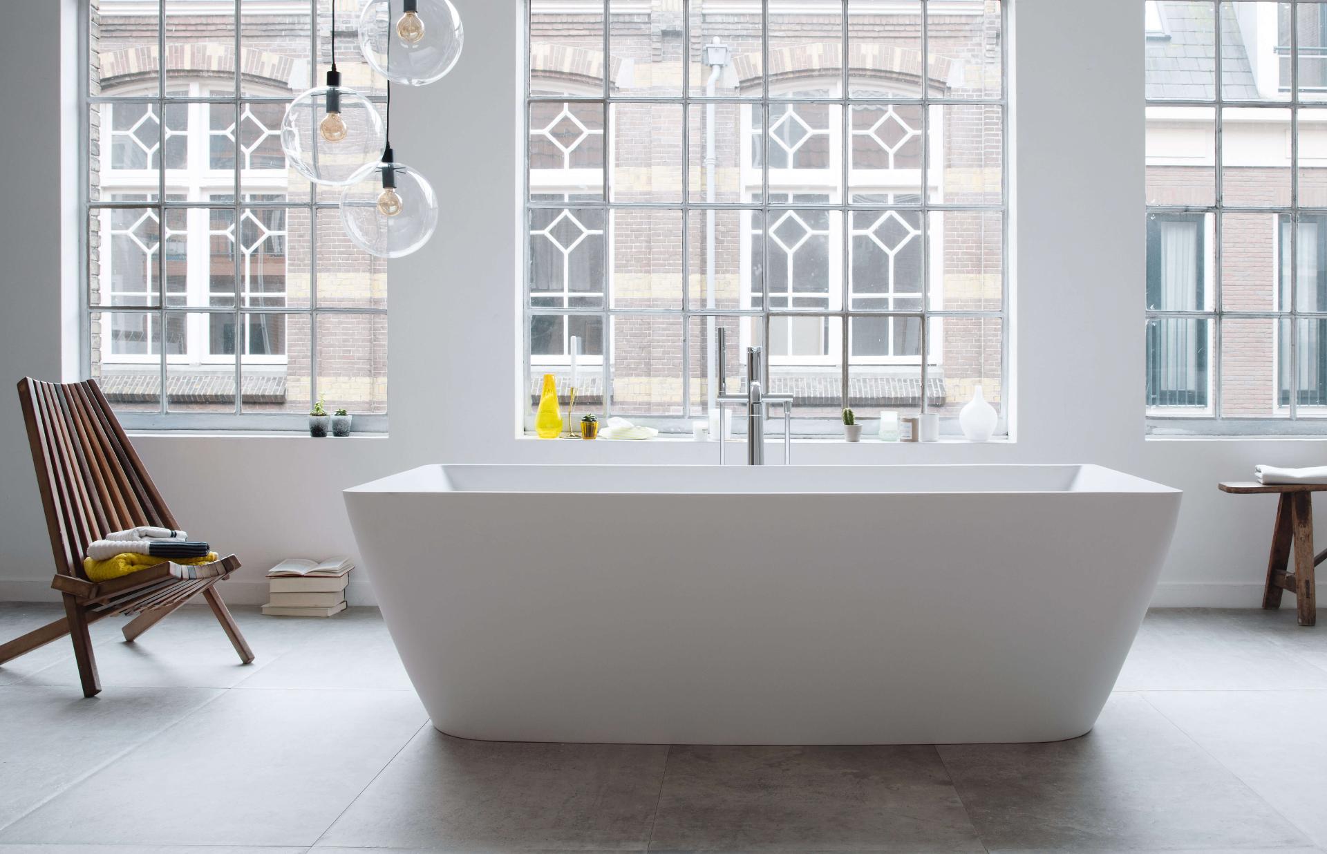 Large DuraSquare bathtub in front of window


