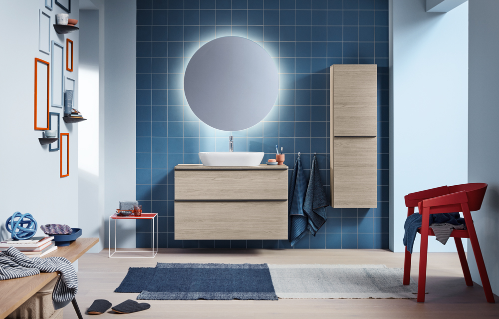 Modernes Badezimmer mit D-Neo Monochrome Waschtisch