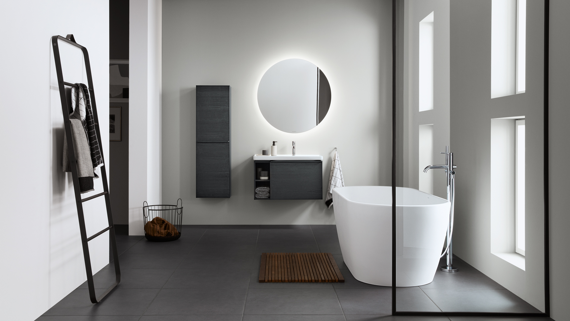 Modern bathroom with freestanding D-Neo bathtub
