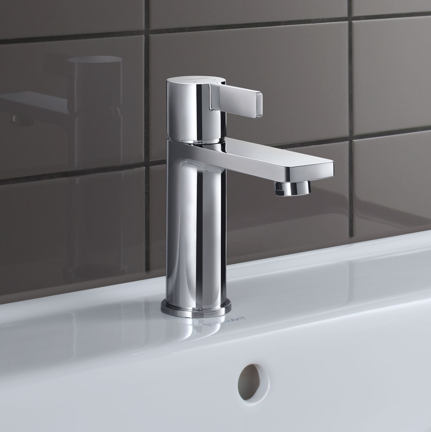 D-Neo faucet on washbasin
