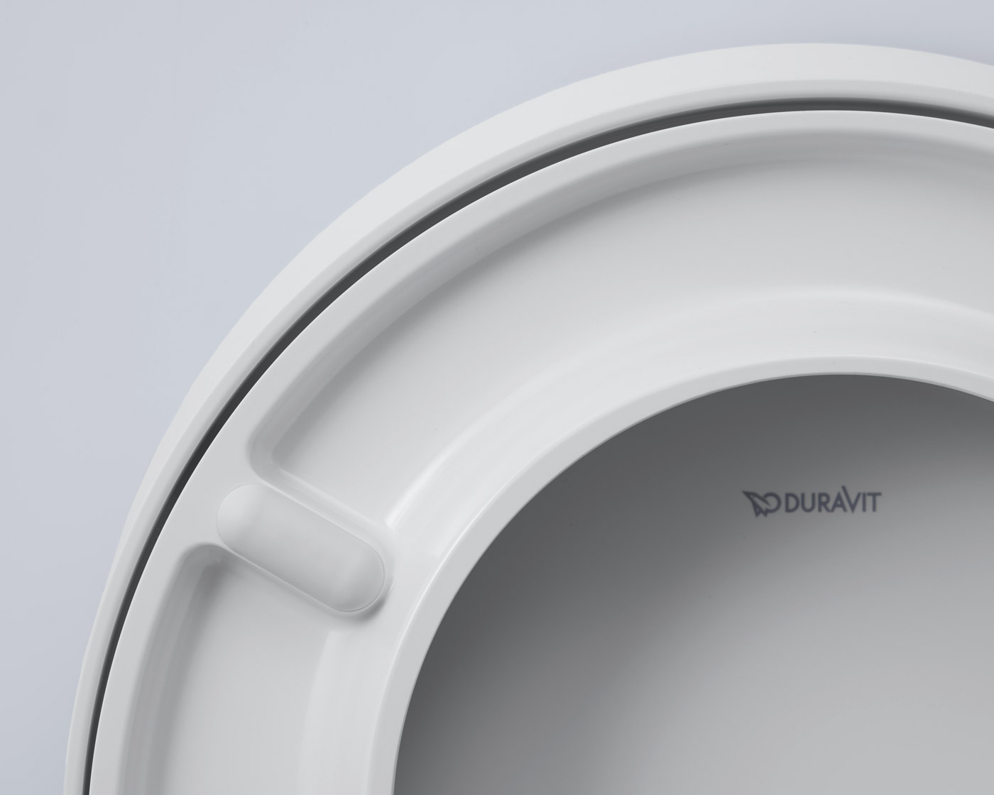 Oval toilet seat with soft close mechanism
