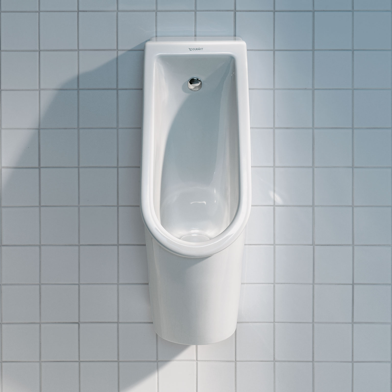 Starck 3 Urinal an Wand mit Fließen