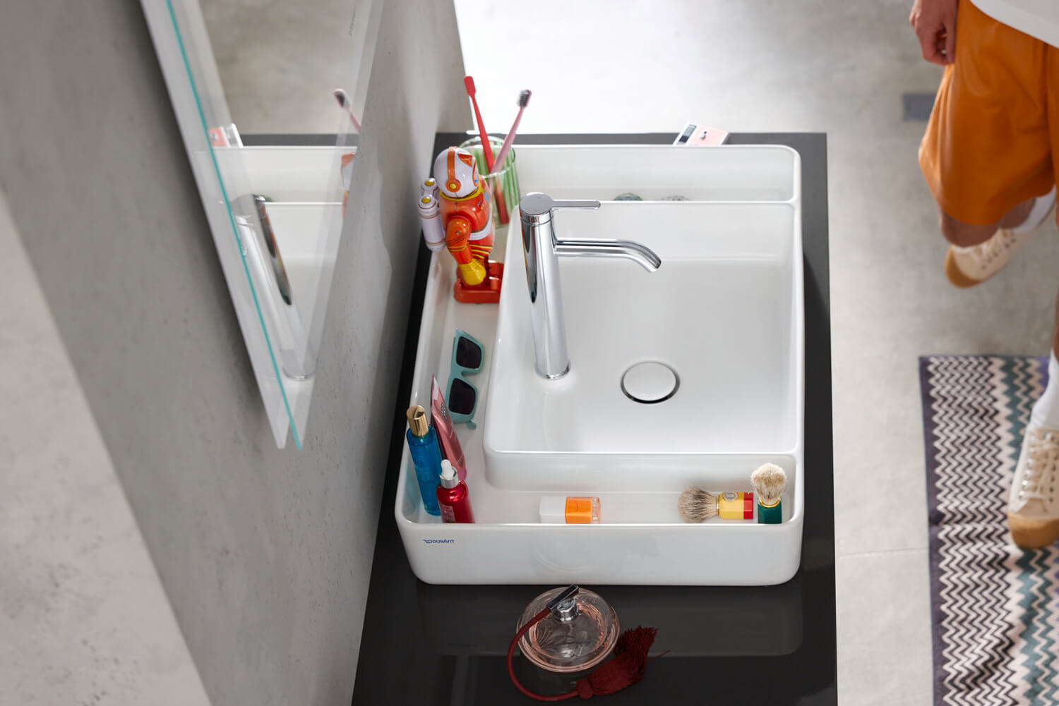 Umywalka Bento Starck Box z powierzchnią do przechowywania akcesoriów łazienkowych