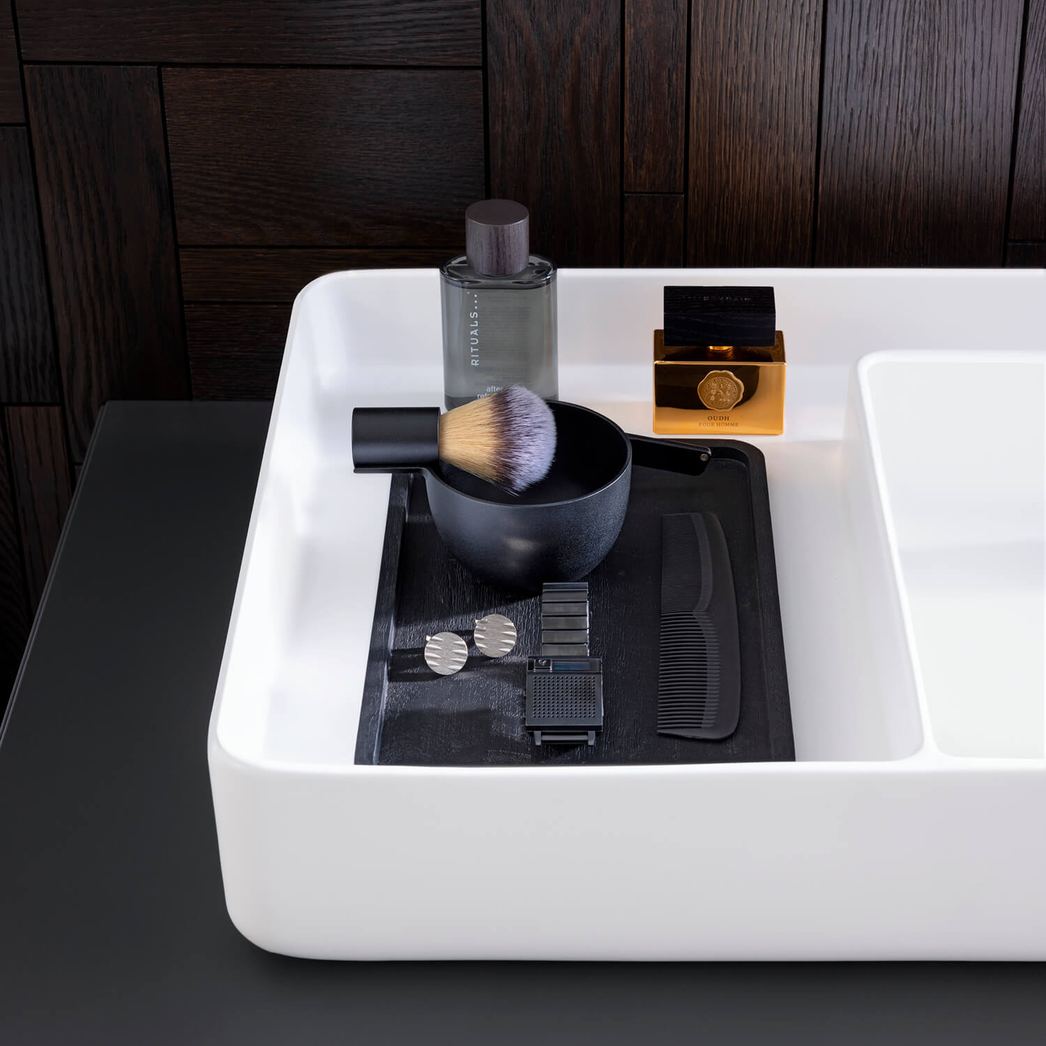Bento Starck Box washbasin with plenty of space for care products
