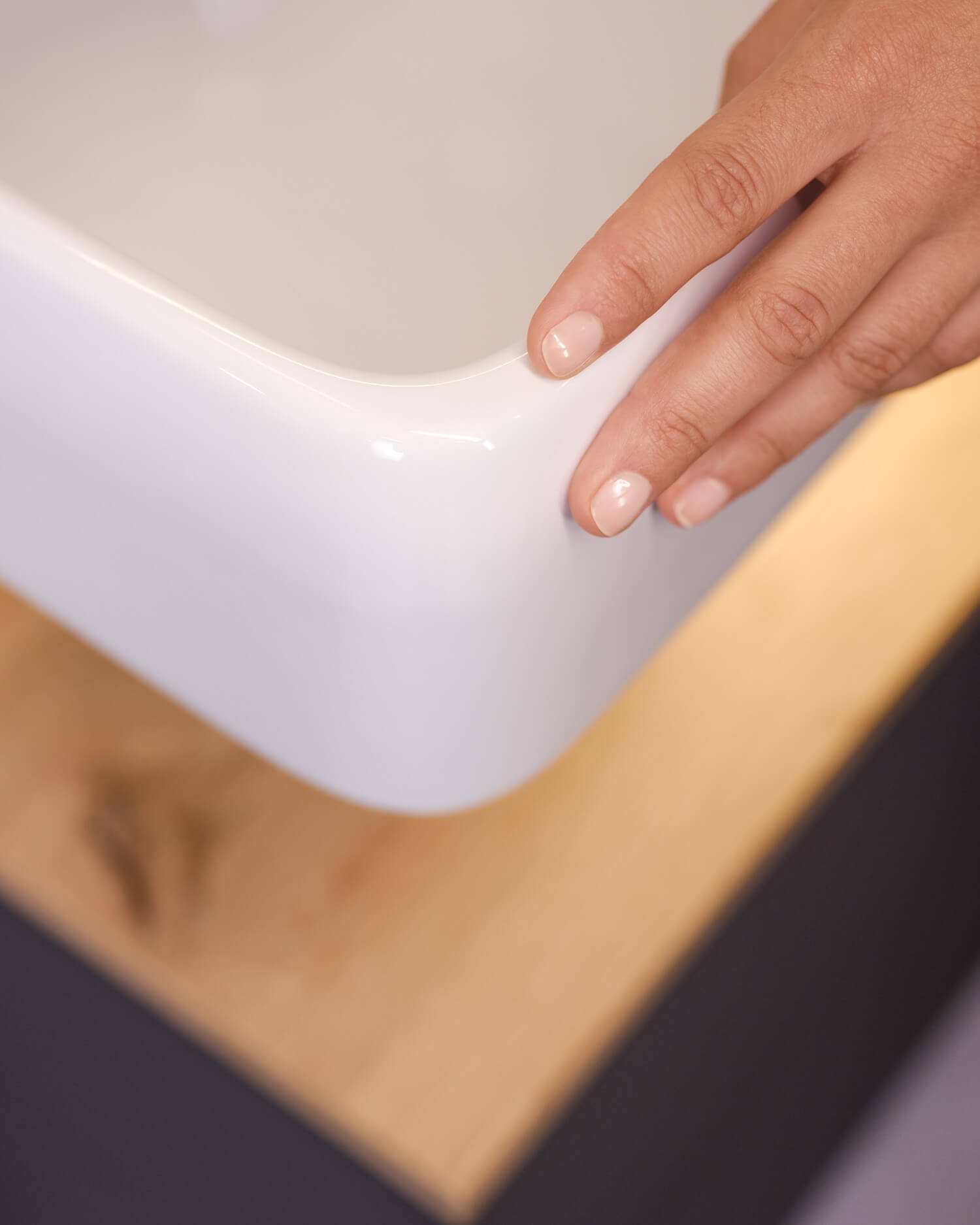 Washbasin with softly rounded edges
